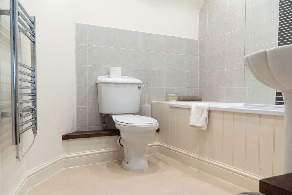 The Dragon Hotel Twin Room, 2 Twin Beds 4