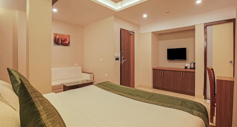 Goodland Residency Deluxe Room King Bed 3