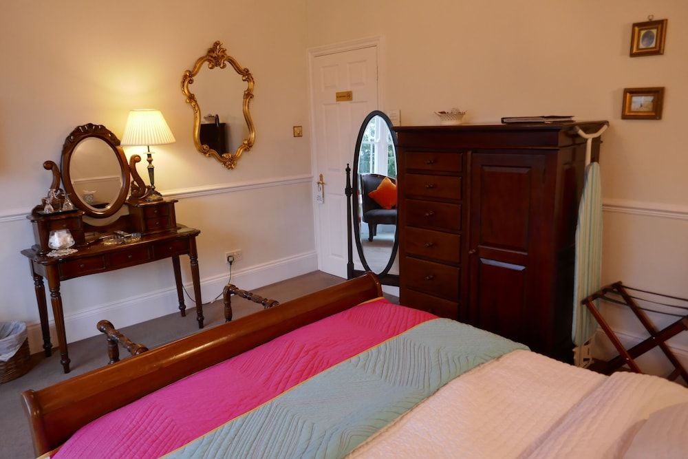 Kerrington House Standard Double Room, Ensuite (Camellia) 4