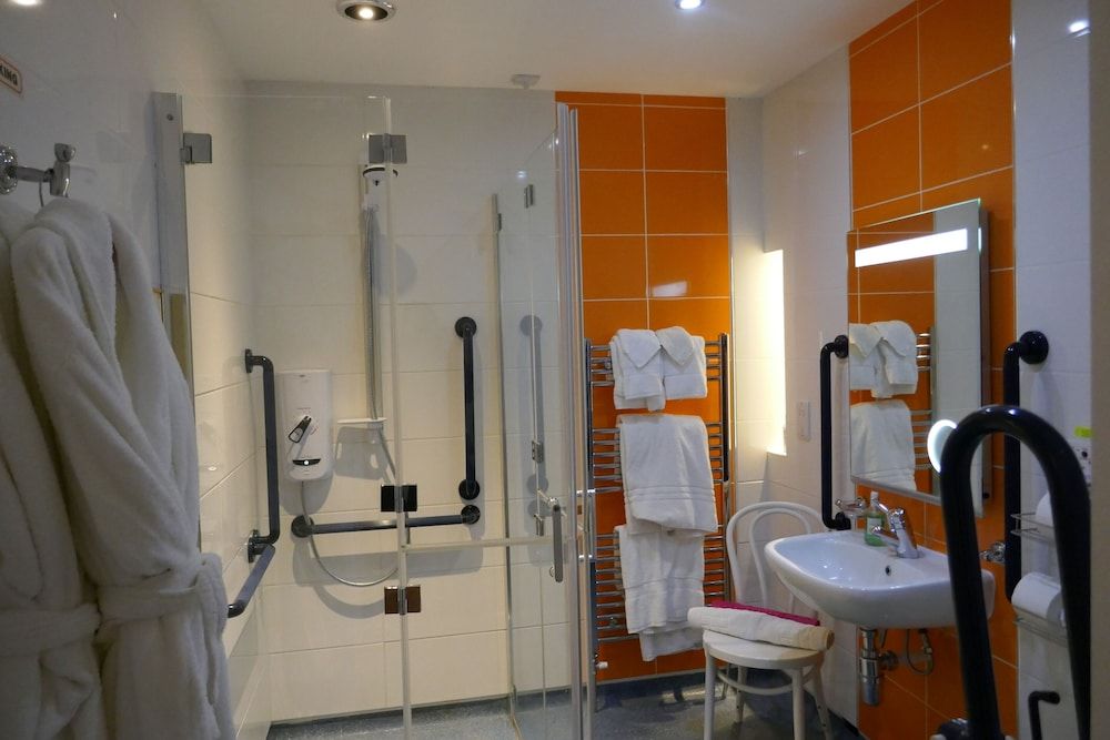 Kerrington House Triple Room, Ensuite 11