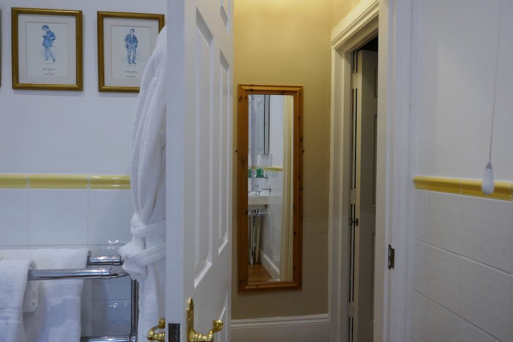 Kerrington House Luxury Double Room, Ensuite (Jasmine) 2