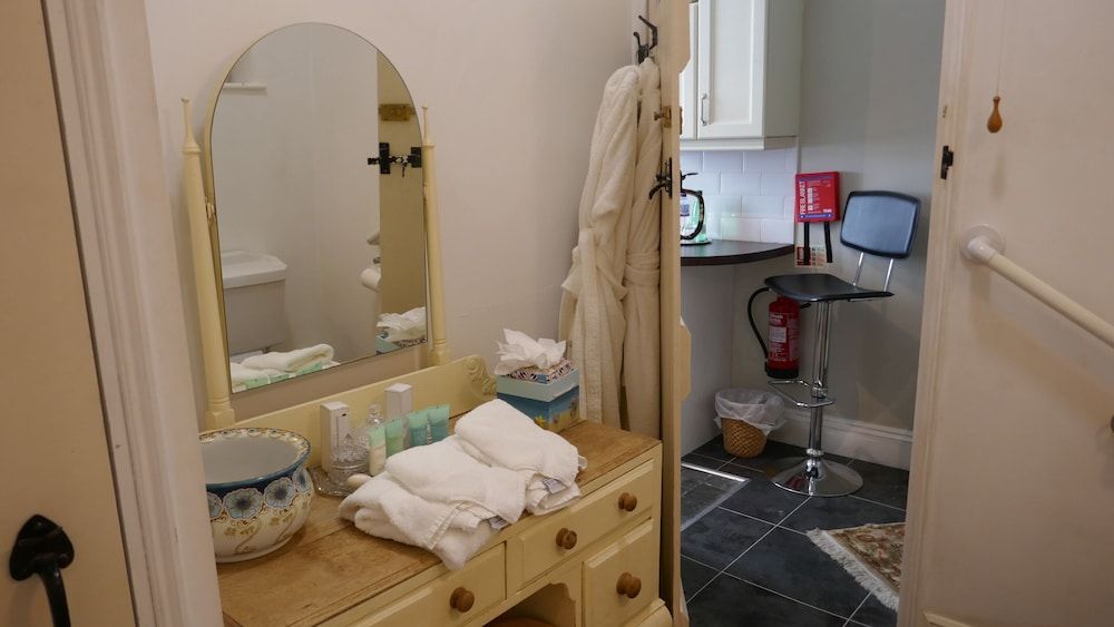 Kerrington House Triple Room, Ensuite 10