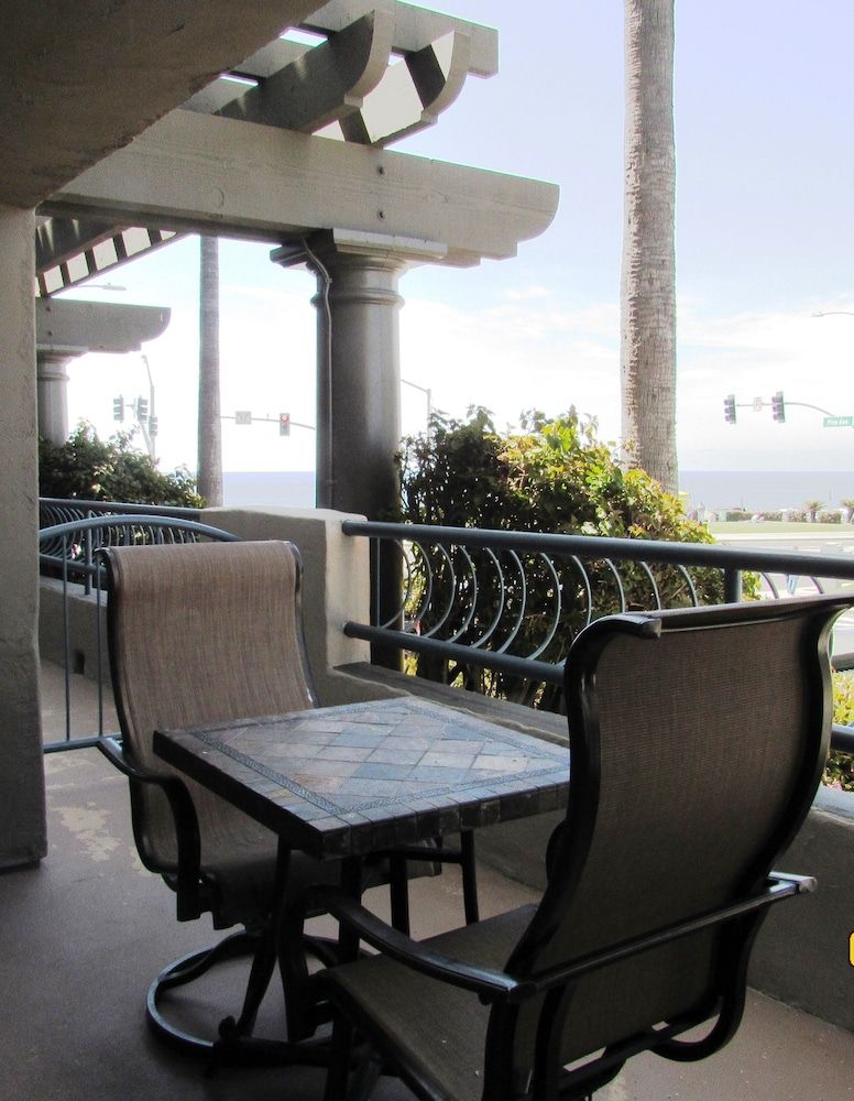 Tamarack Beach Resort Hotel Standard Room, 2 Queen Beds, Patio, Partial Sea View 2