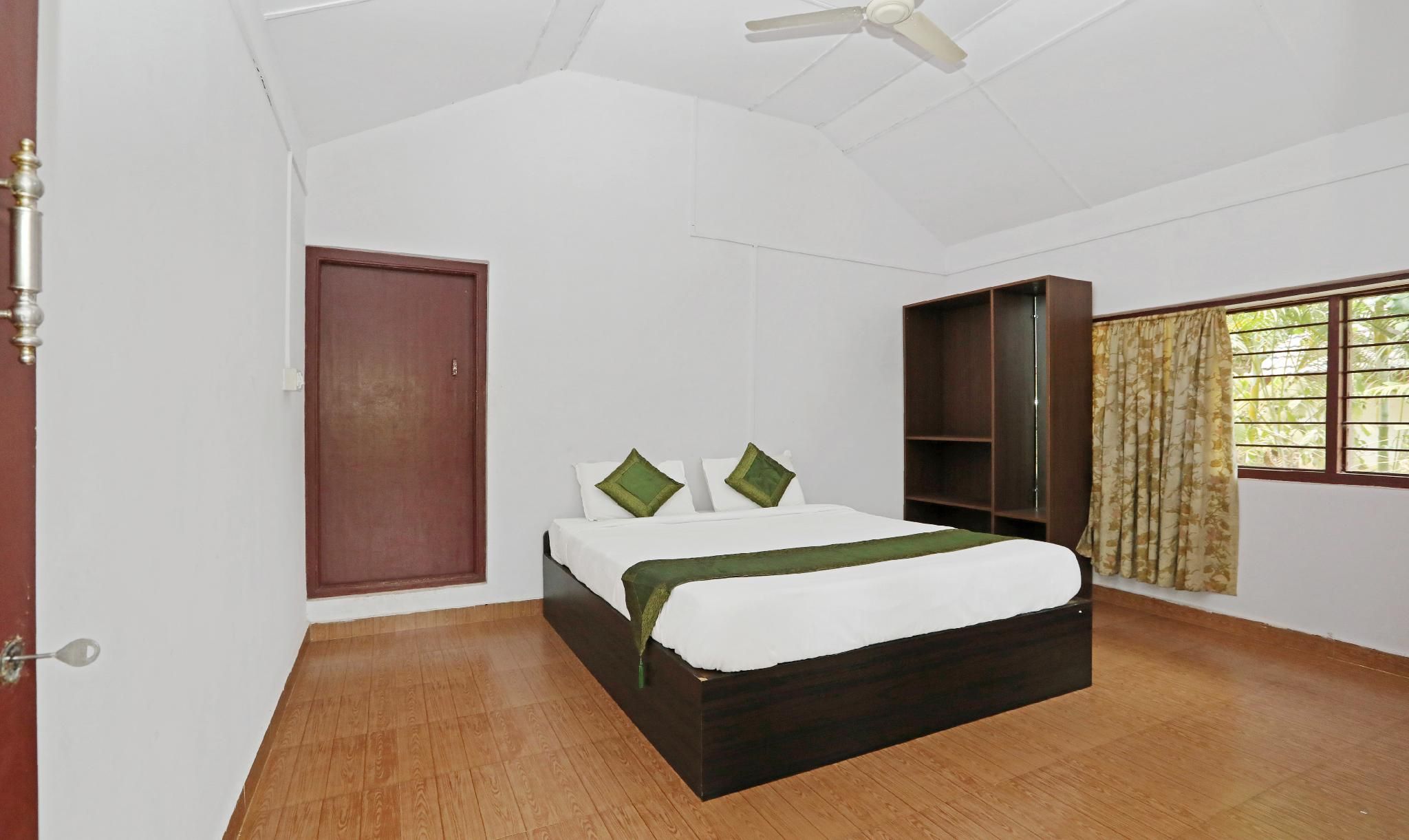 Deluxe Mountain View Room