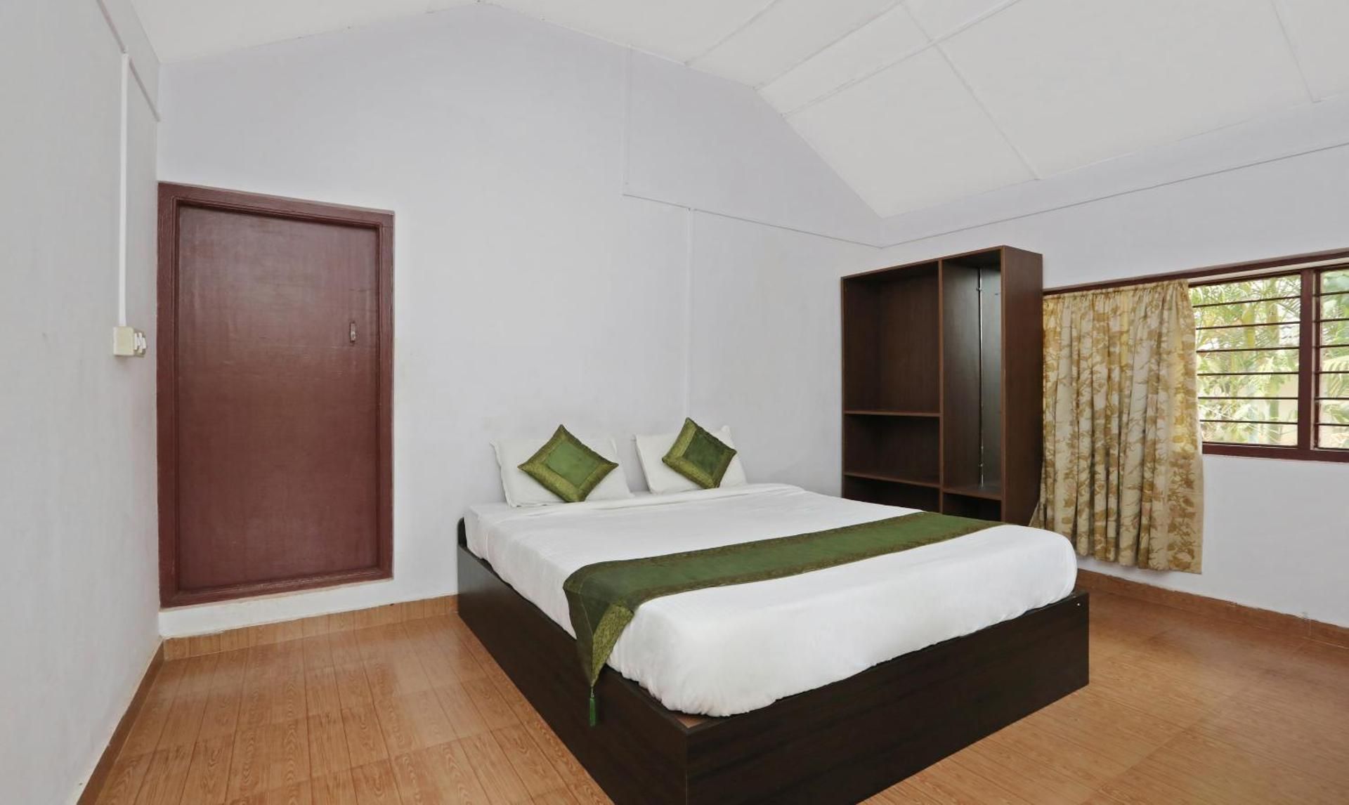 Deluxe Mountain View Room