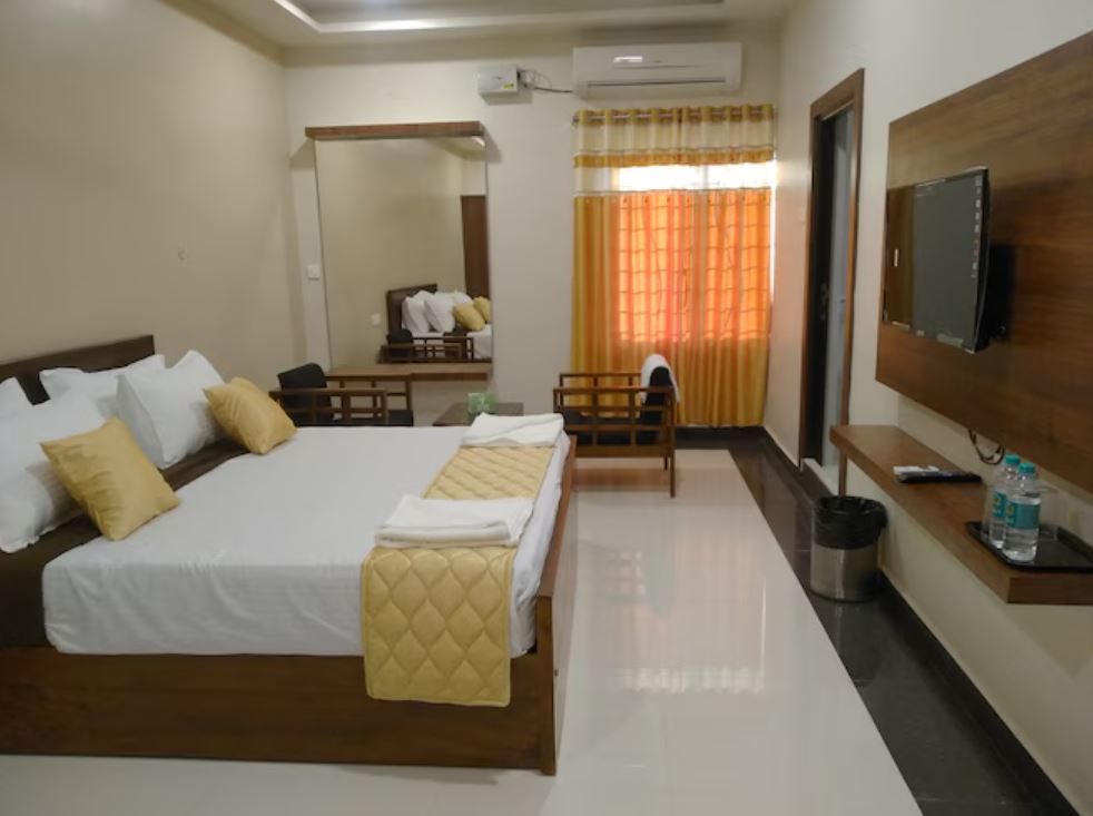 Faiz Residency Executive Suit Room