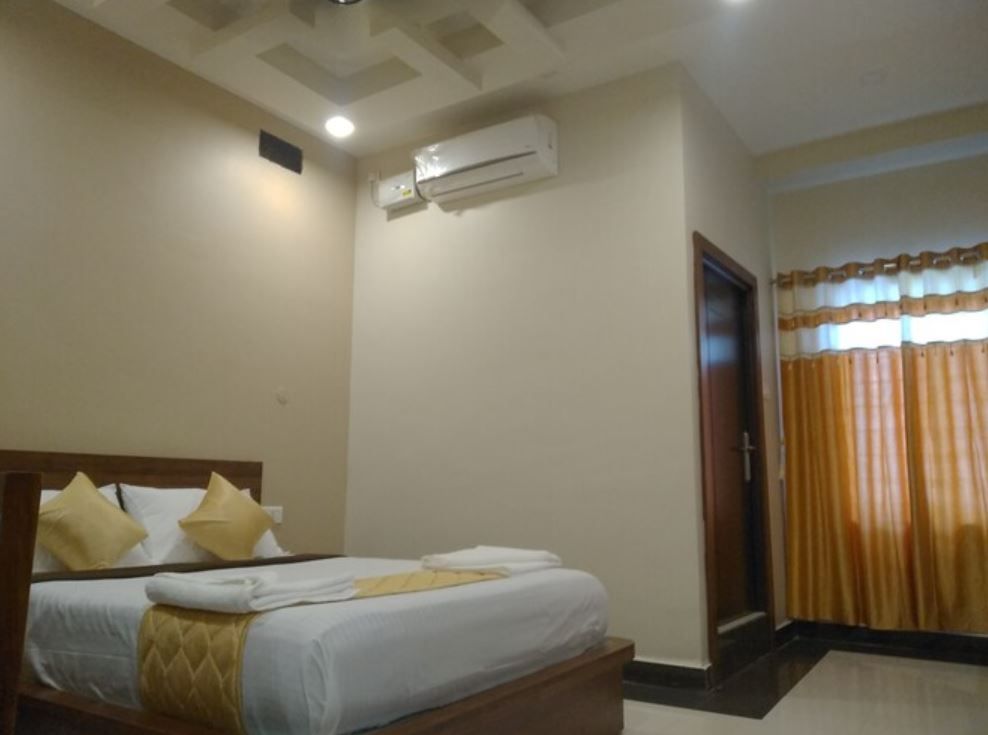 Faiz Residency Deluxe Room 4