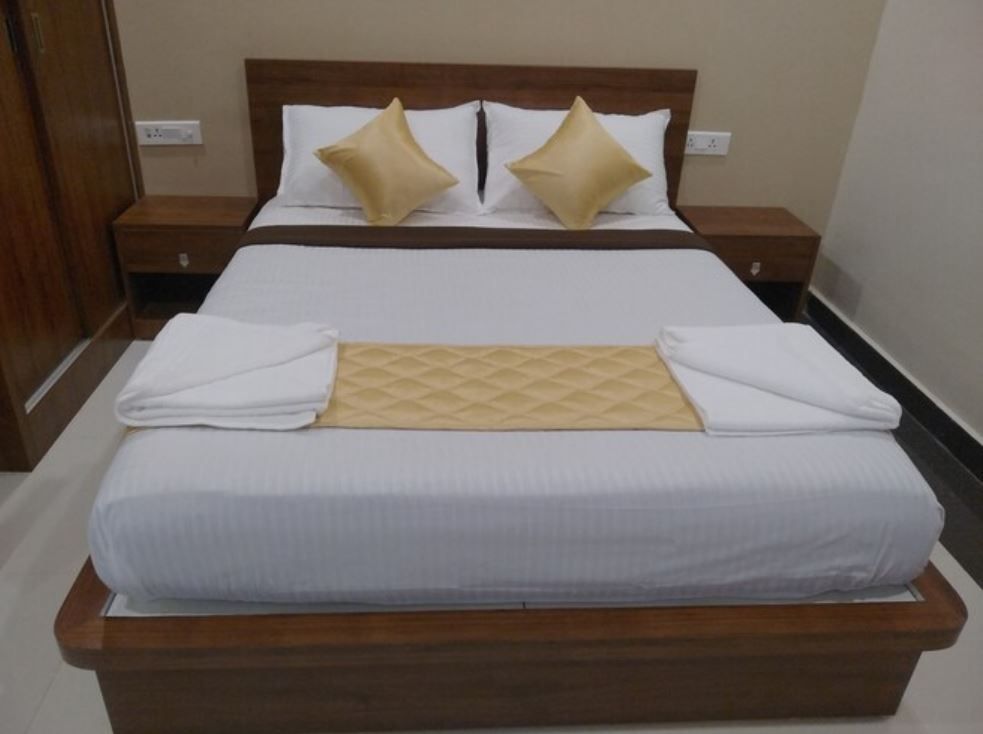 Faiz Residency Deluxe Room 5