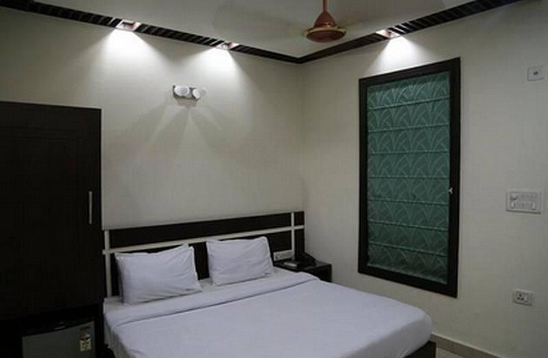 undefined Hotel Santi 2