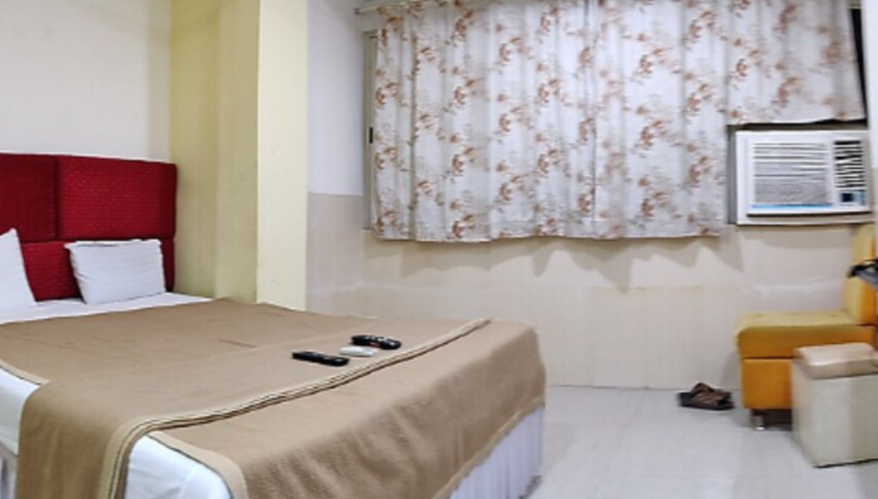 Hotel Hirakani DELUXE ROOM NON AC 4