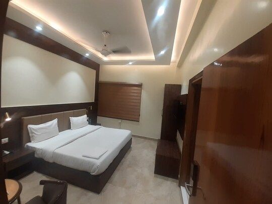 undefined Suyash Palace Hotel 5