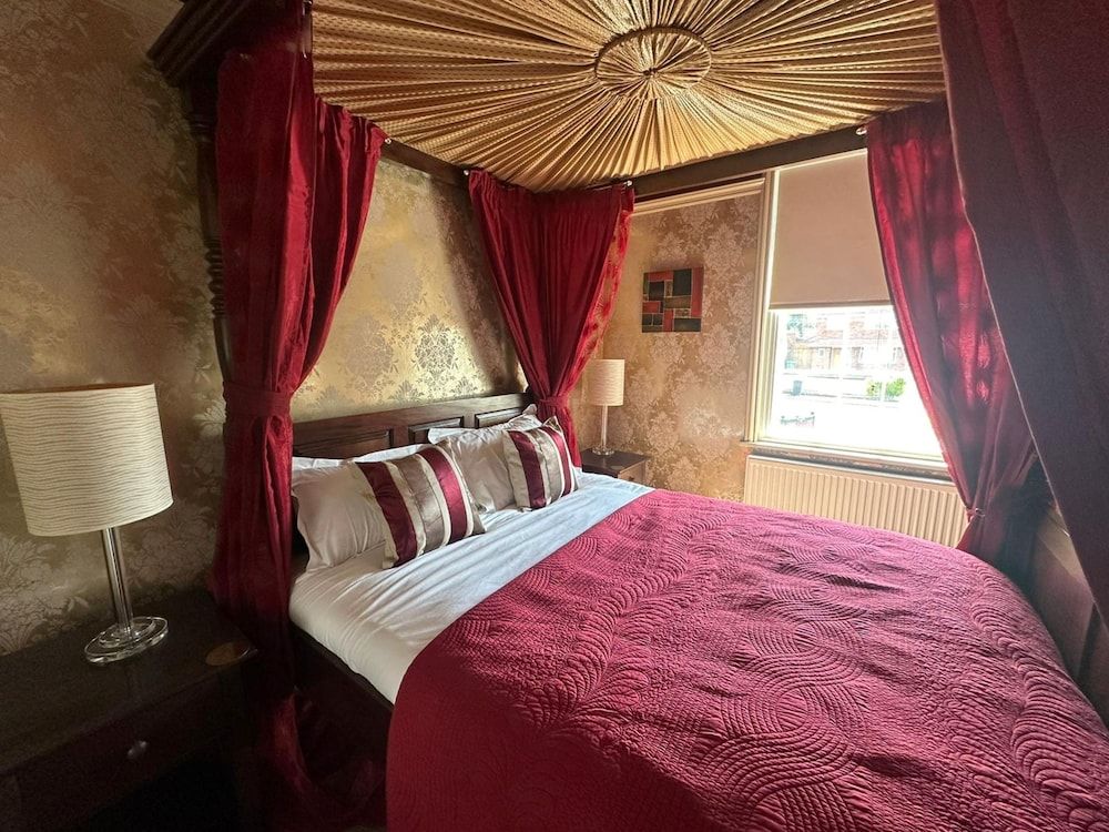 The Old Orleton Inn Deluxe Double Room, 1 King Bed, Jetted Tub