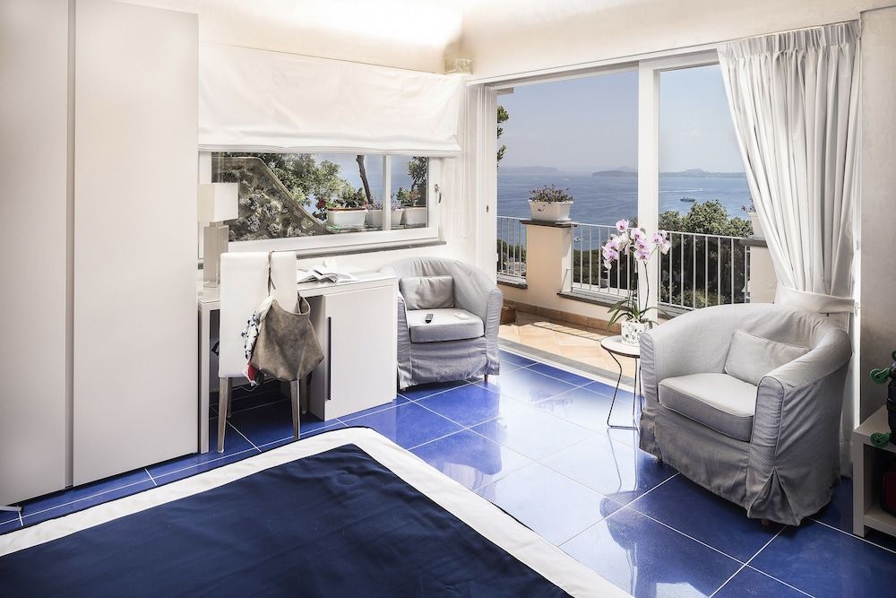 Deluxe Suite, Hot Tub
