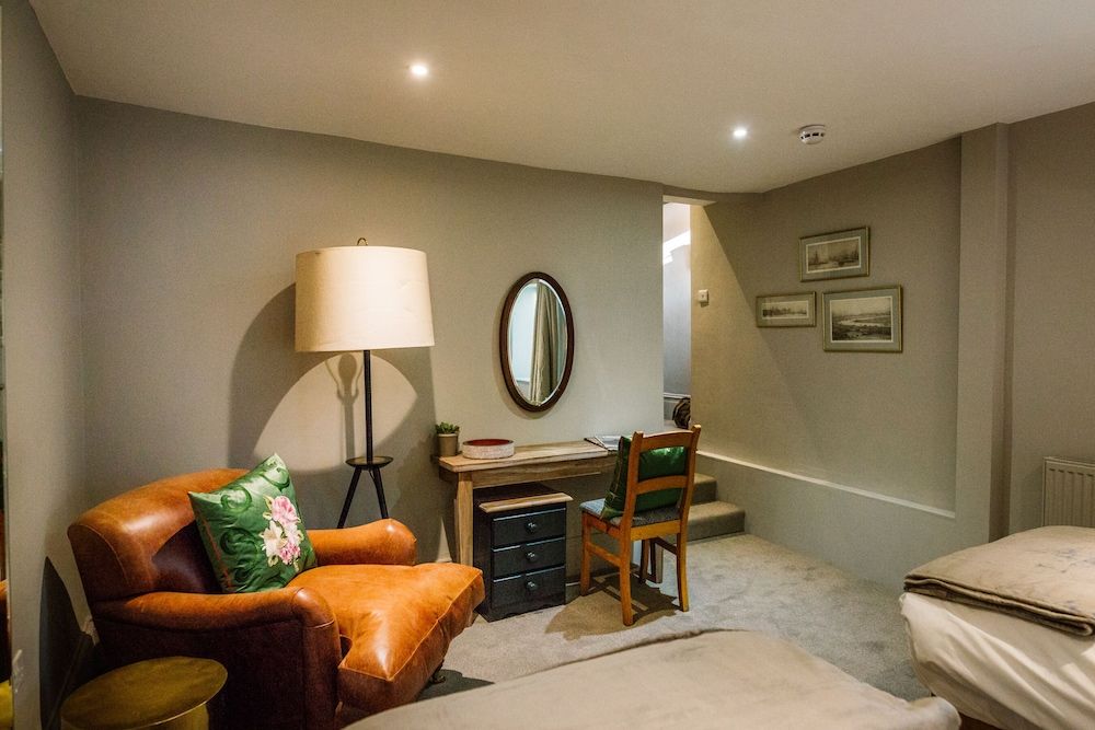 Bampton Townhouse Double or Twin Room (The Hare) 5