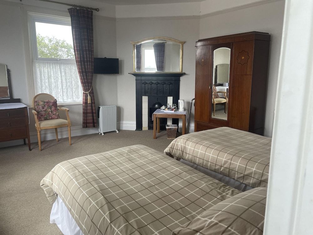 Highland Moors Guest House Twin Room, Ensuite (Bay) 2