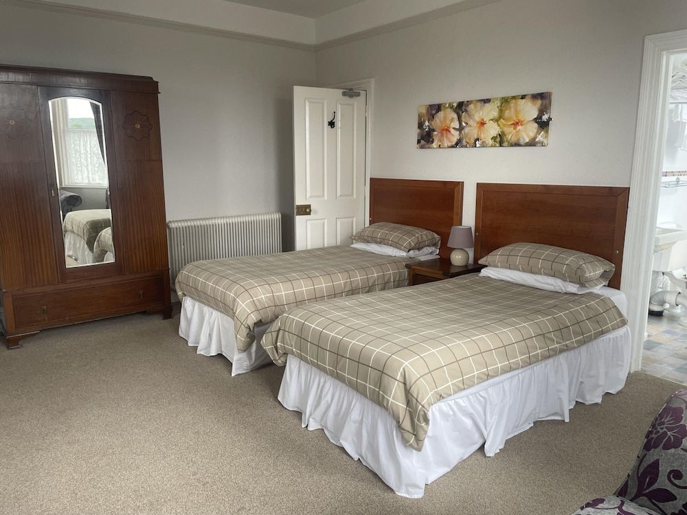 Highland Moors Guest House Twin Room, Ensuite (Bay) 3