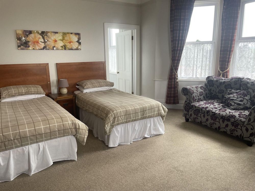 Highland Moors Guest House Twin Room, Ensuite (Bay) 4