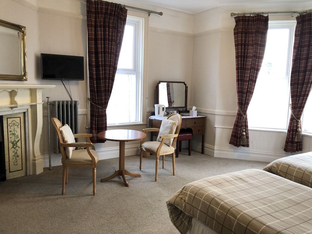 Highland Moors Guest House Twin Room, Ensuite (Bay) 9