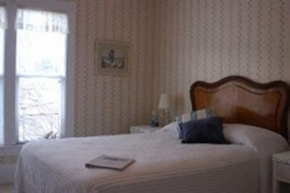 Room (The blue room)