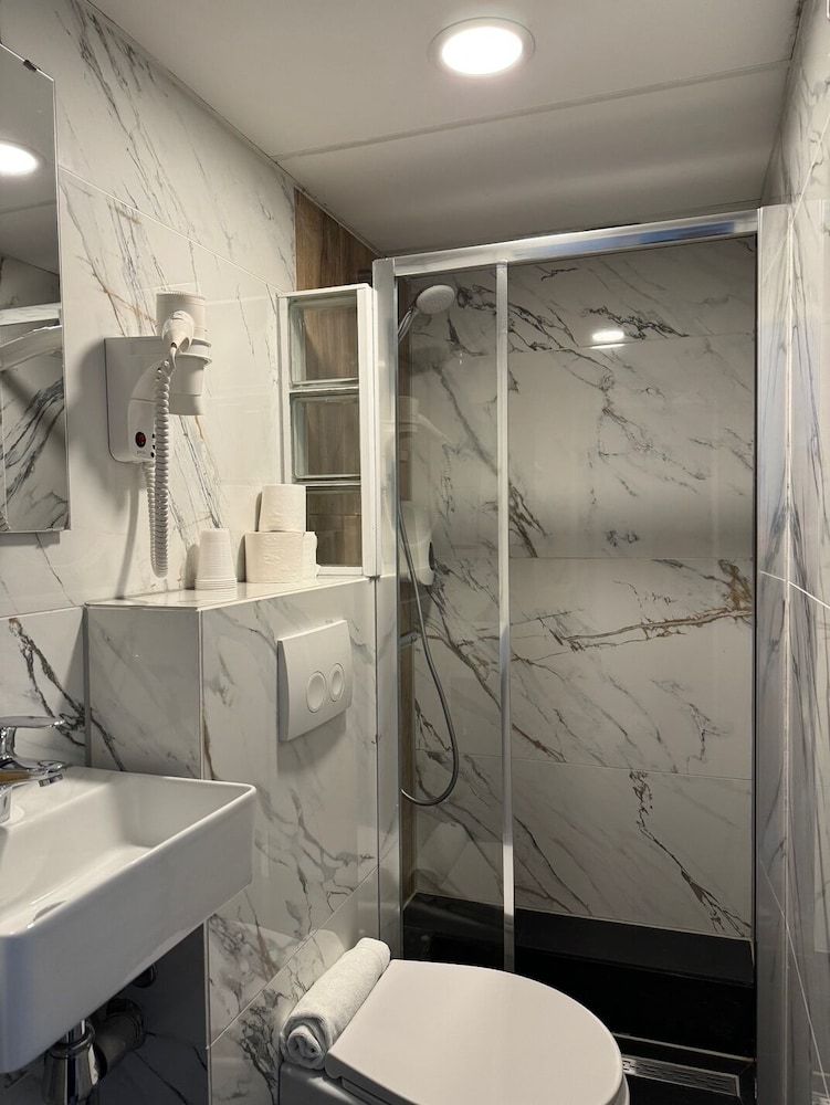 undefined Hotel Titus 6
