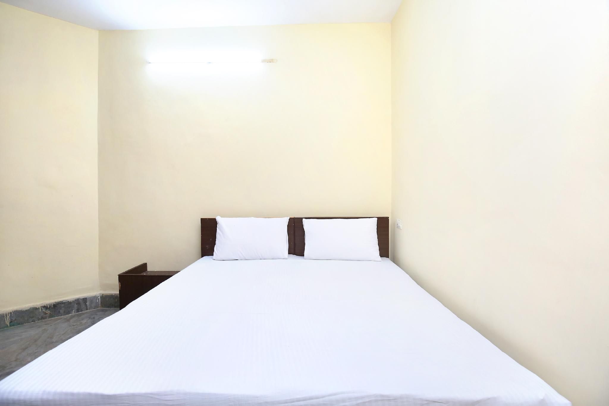 SPOT ON 37378 Hotel Sartaj 1 SPOT ON Room without Air Conditioning 2