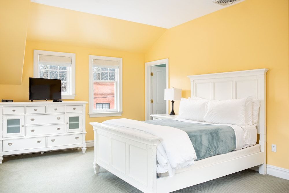 Luxury Condo, 2 Bedrooms, Courtyard View