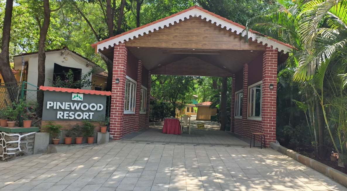 PINEWOOD RESORT