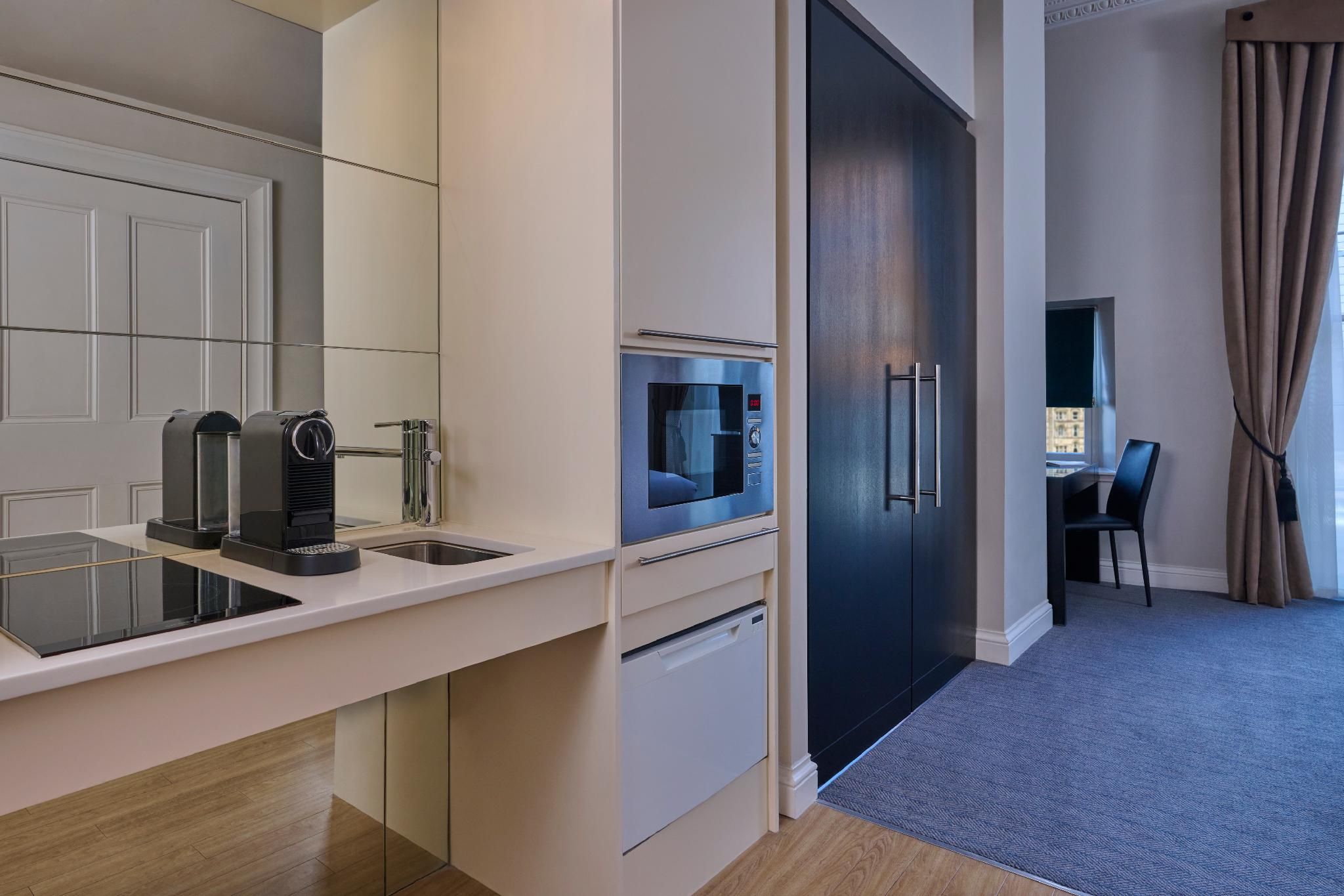 One Bedroom Deluxe Apartment