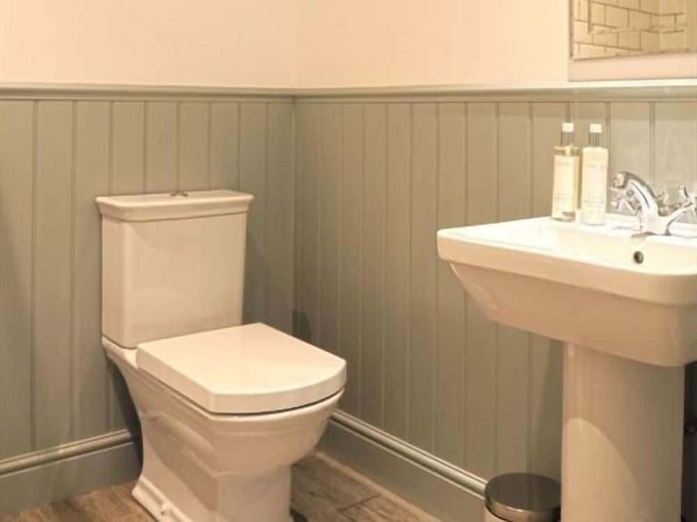 Standard Double Room, Ensuite ( Lilburn)