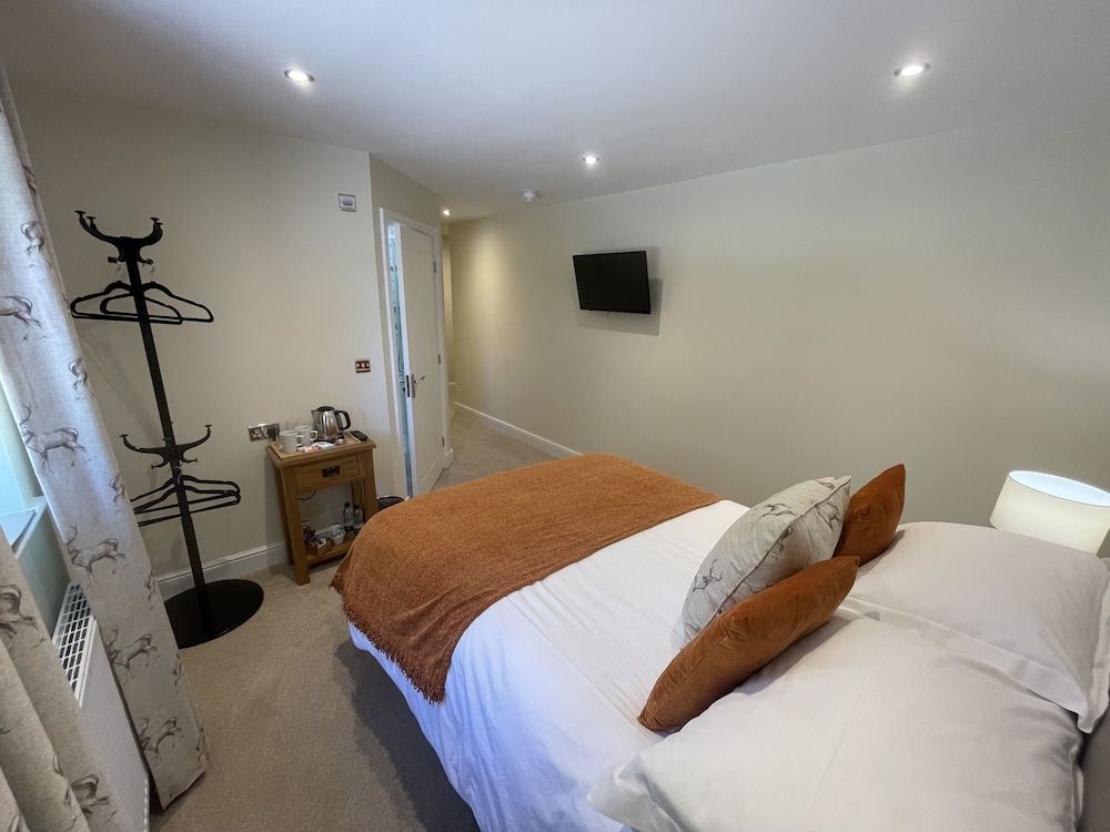 Basic Double Room, Ensuite (Fenton)