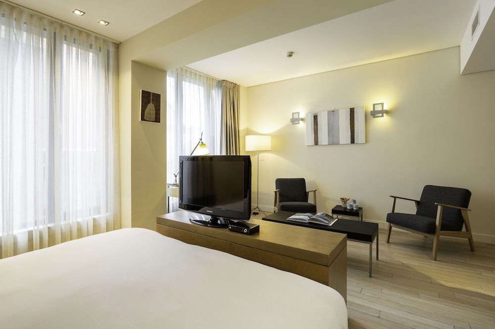 B-aparthotel Grand Place Standard Double Room 2