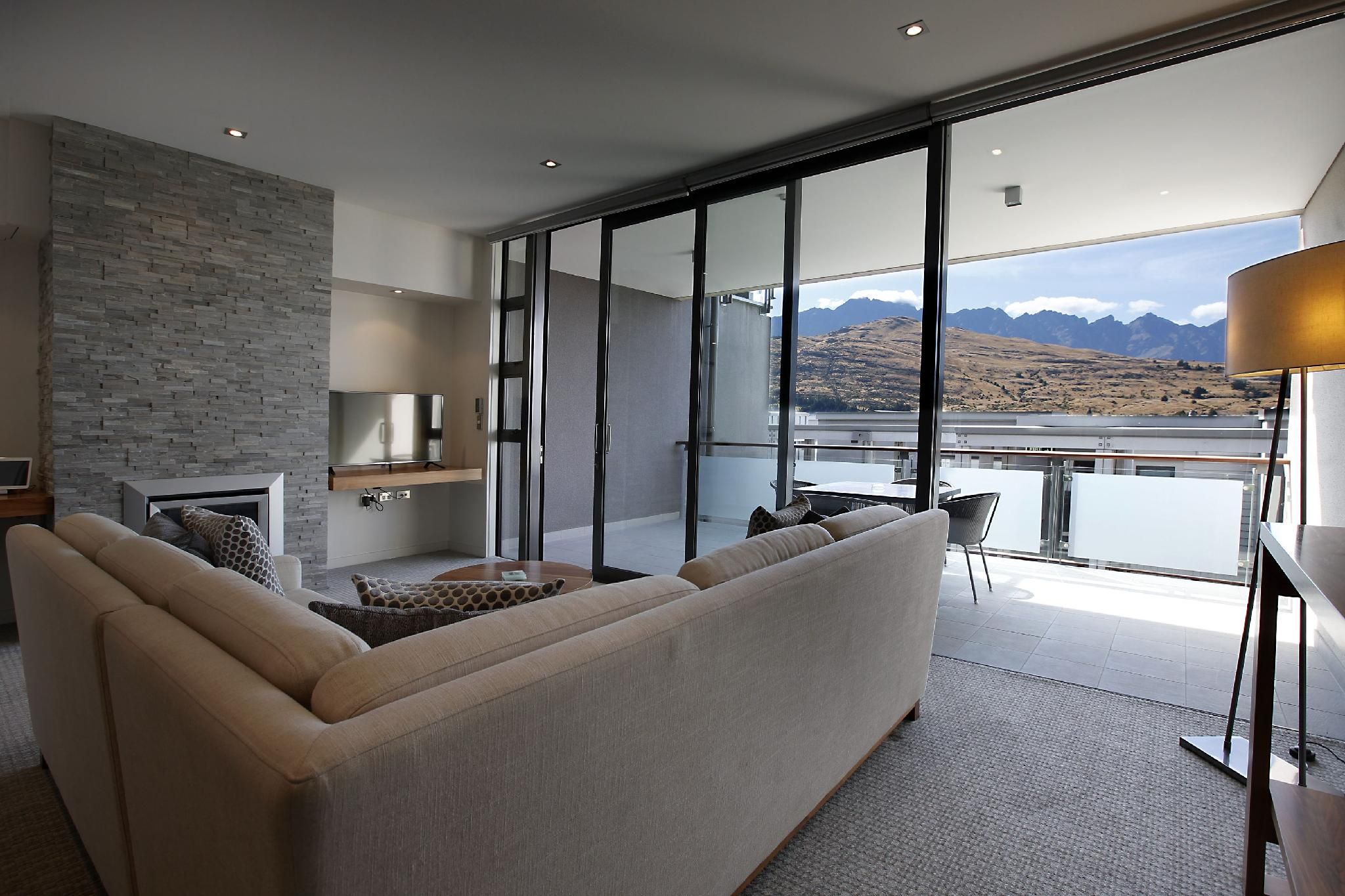Superior One-Bedroom Apartment