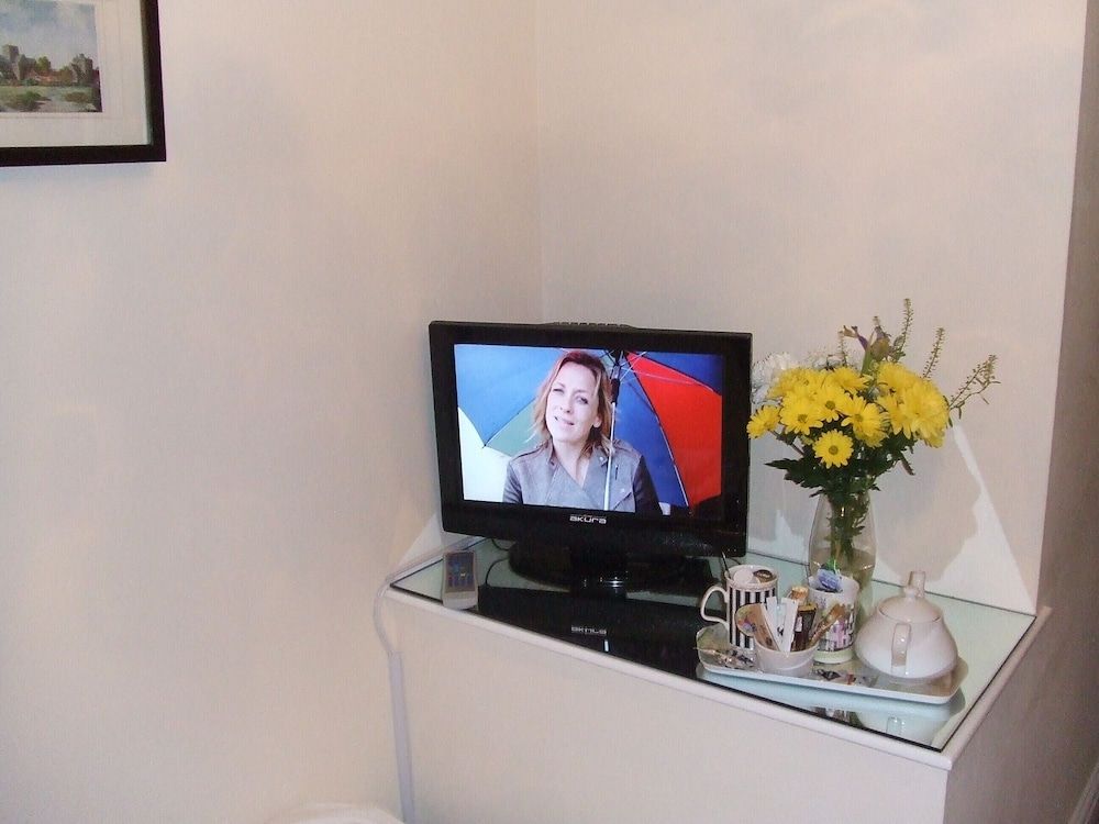 31 Queens Road Twin Room, Private Bathroom (Compact Room) 3