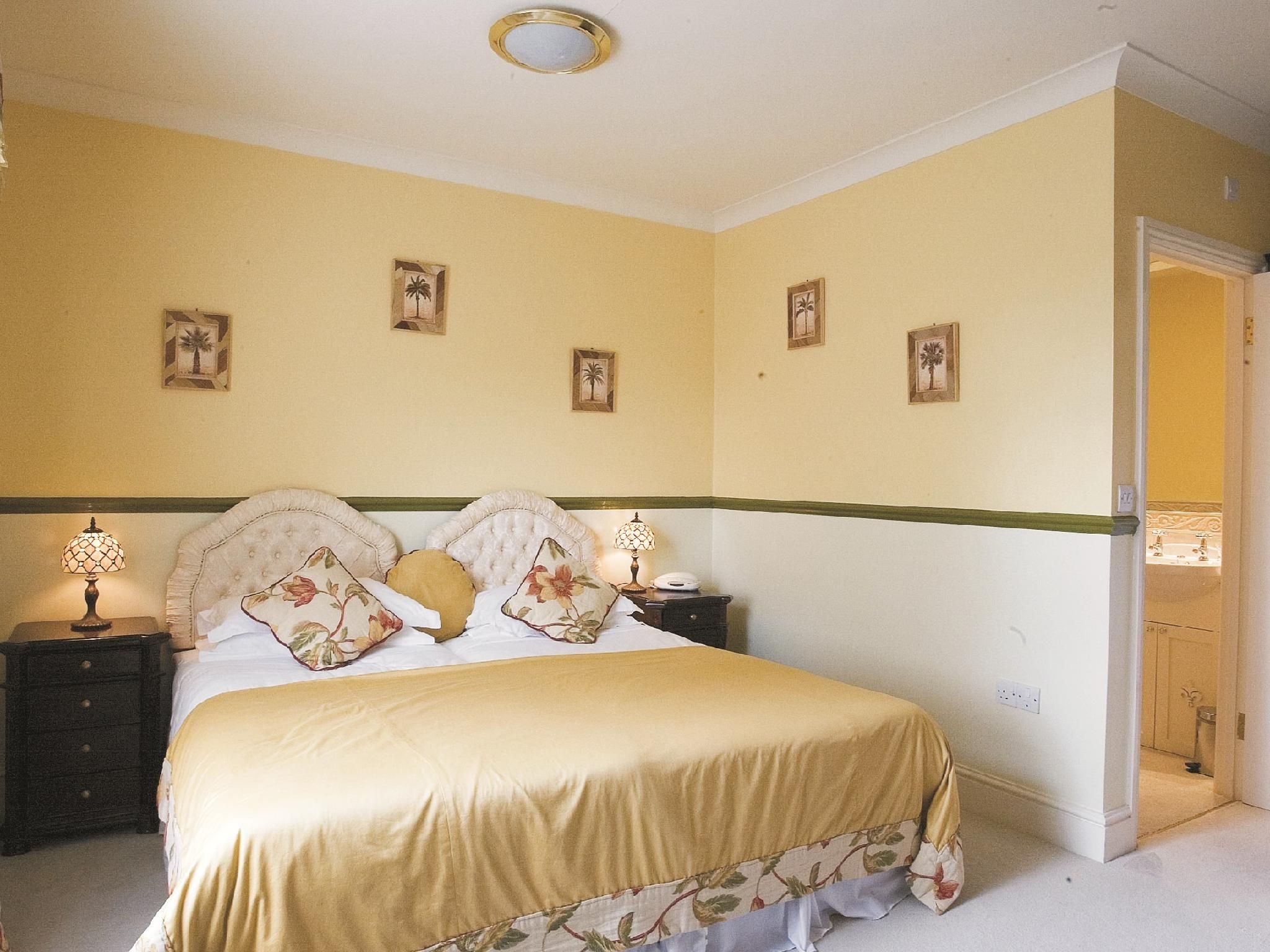 Double or Twin-Superior-Ensuite