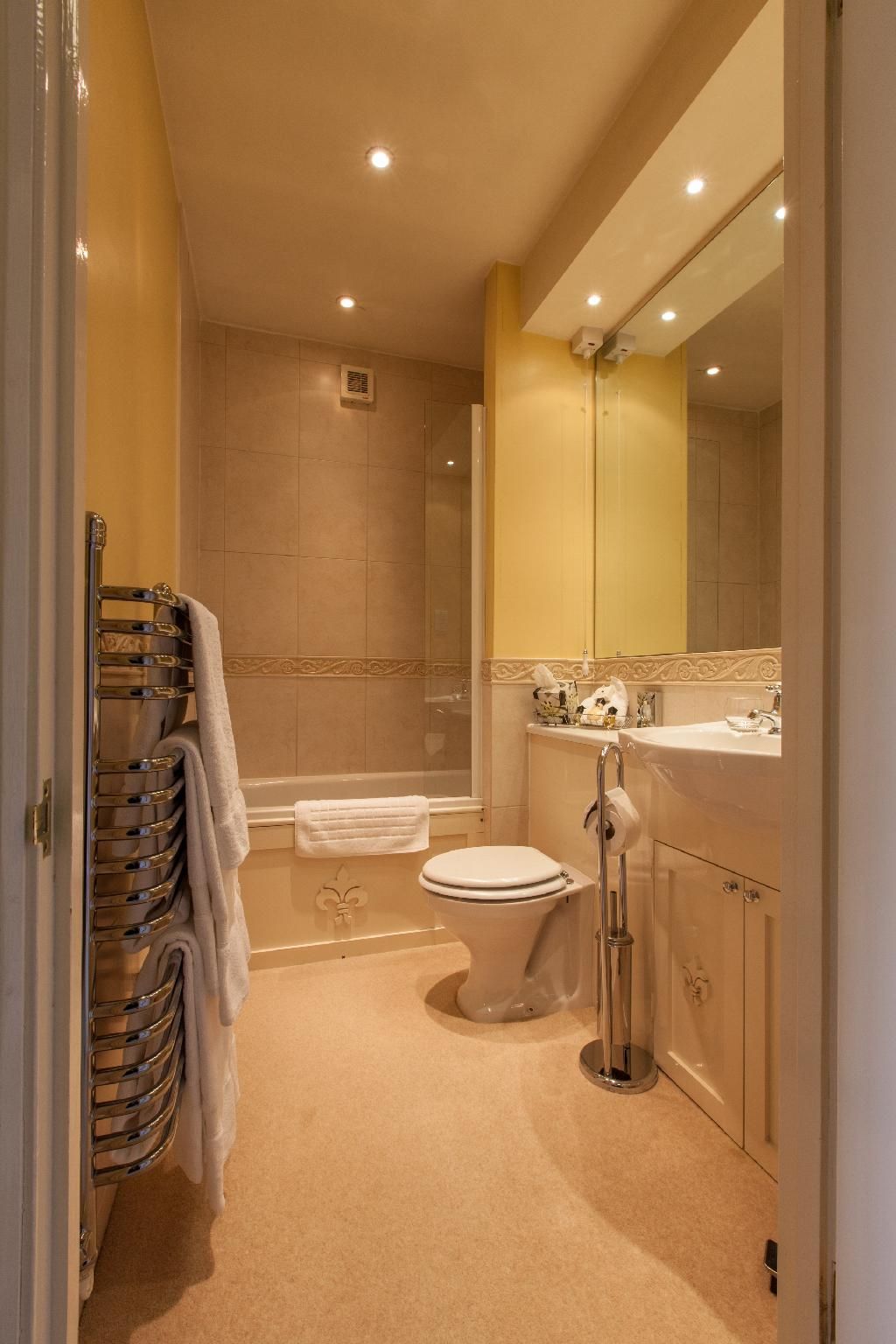 Double or Twin-Superior-Ensuite
