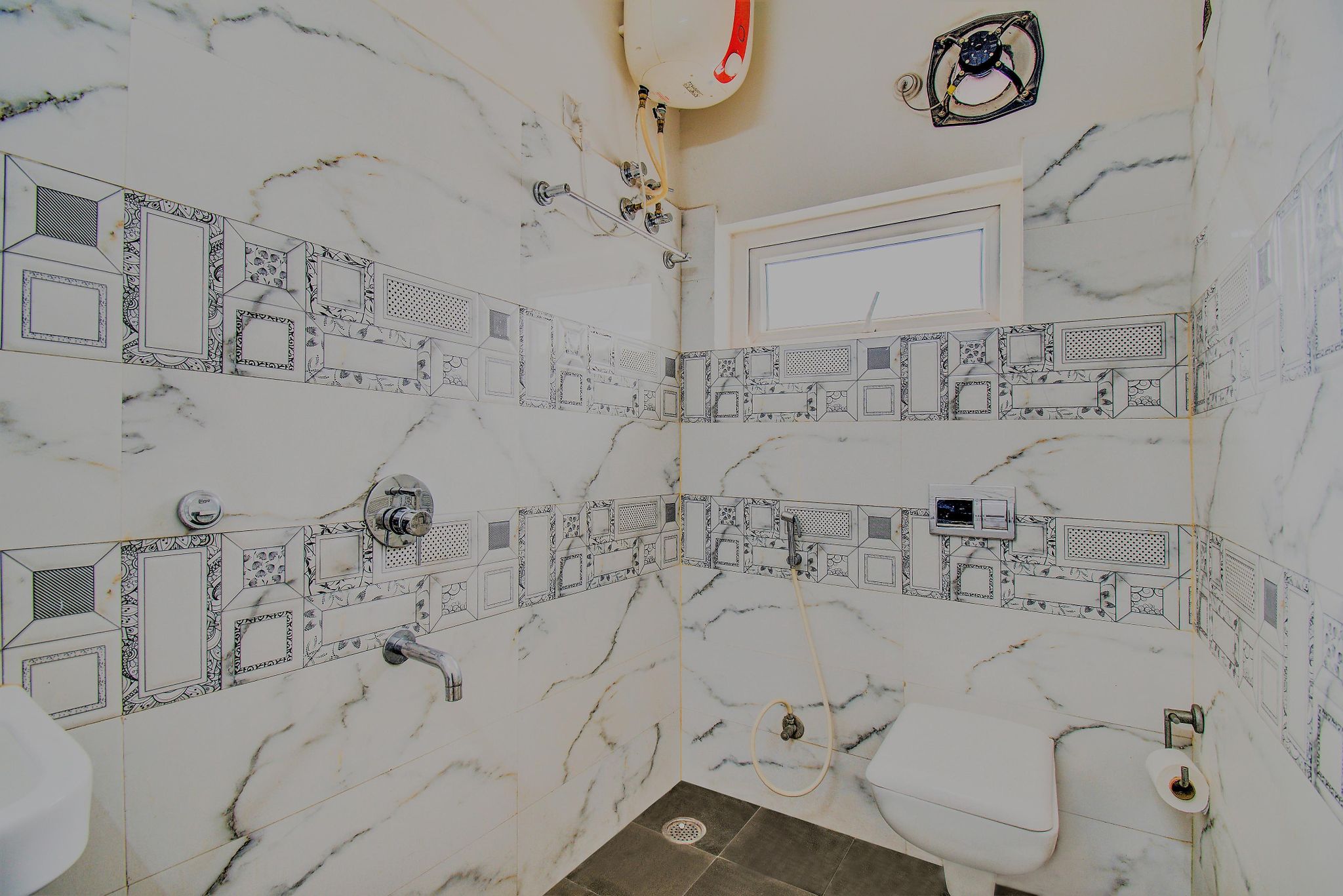  FabHotel Pearl City Deluxe Room 8