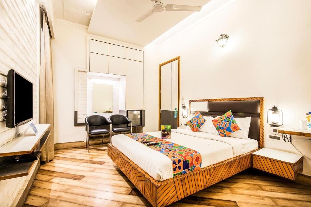  FabHotel Premium Nest Deluxe Room 2