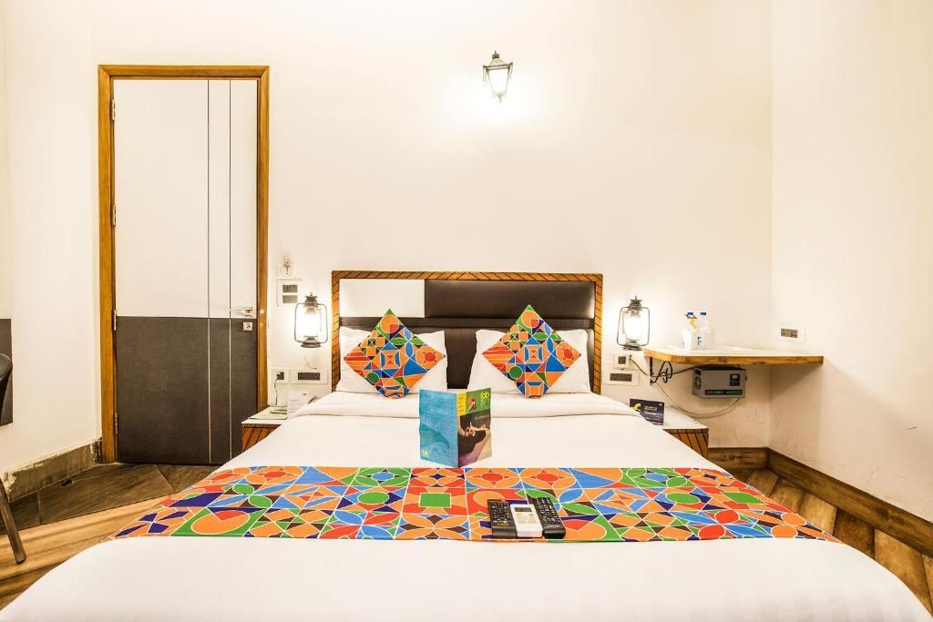  FabHotel Premium Nest Deluxe Room 3