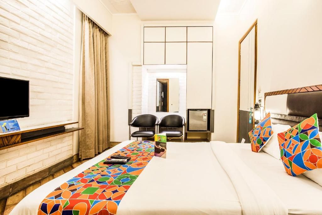  FabHotel Premium Nest Deluxe Room 5