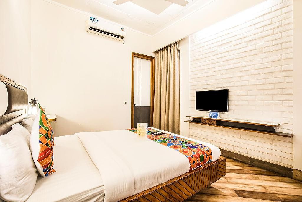  FabHotel Premium Nest Deluxe Room 4