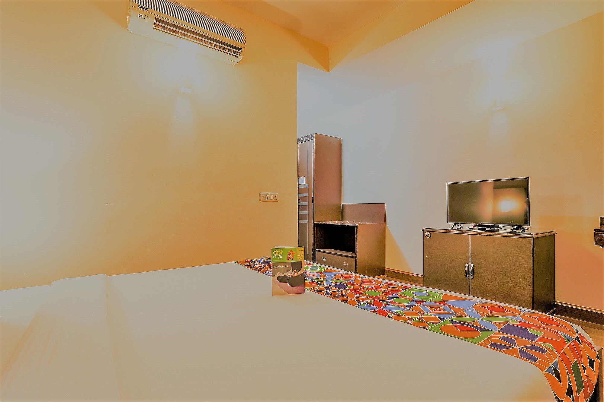 FabHotel Marol Metro Deluxe Double Room 9