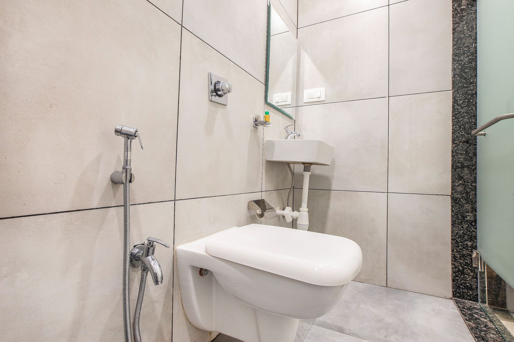 FabHotel Marol Metro Deluxe Double Room 5