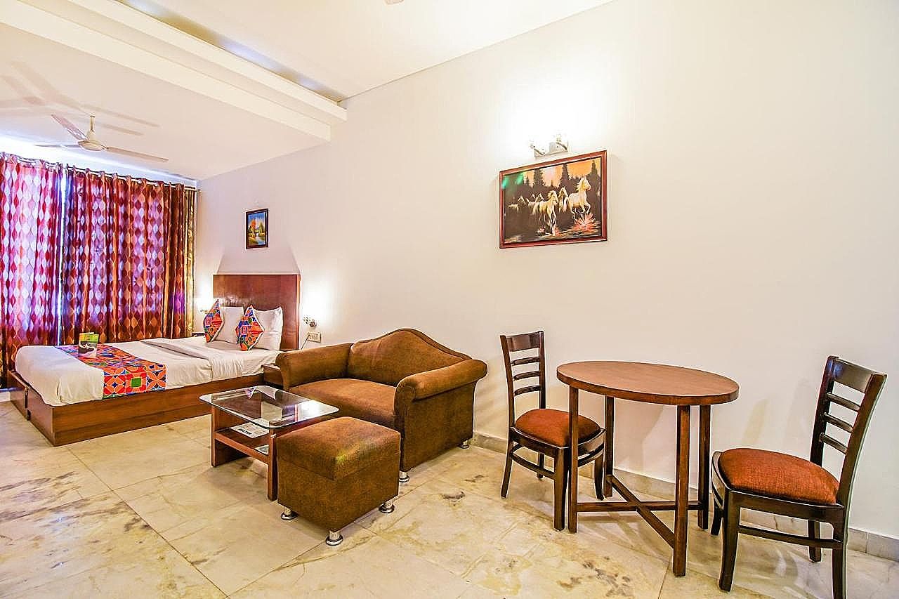 FabHotel Mulberry Retreat Sushant Lok - Fully Vaccinated Staff (Sanitised) Deluxe Room 5
