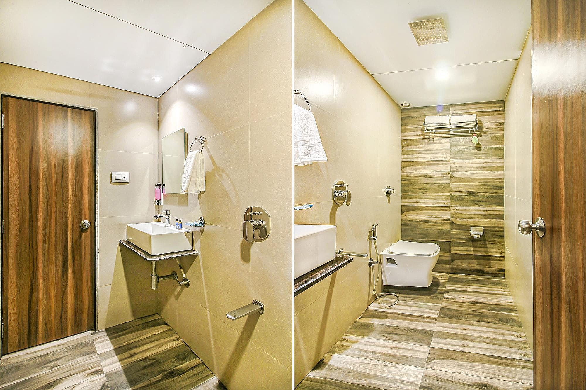 FabHotel Axis International Deluxe Double Room 8