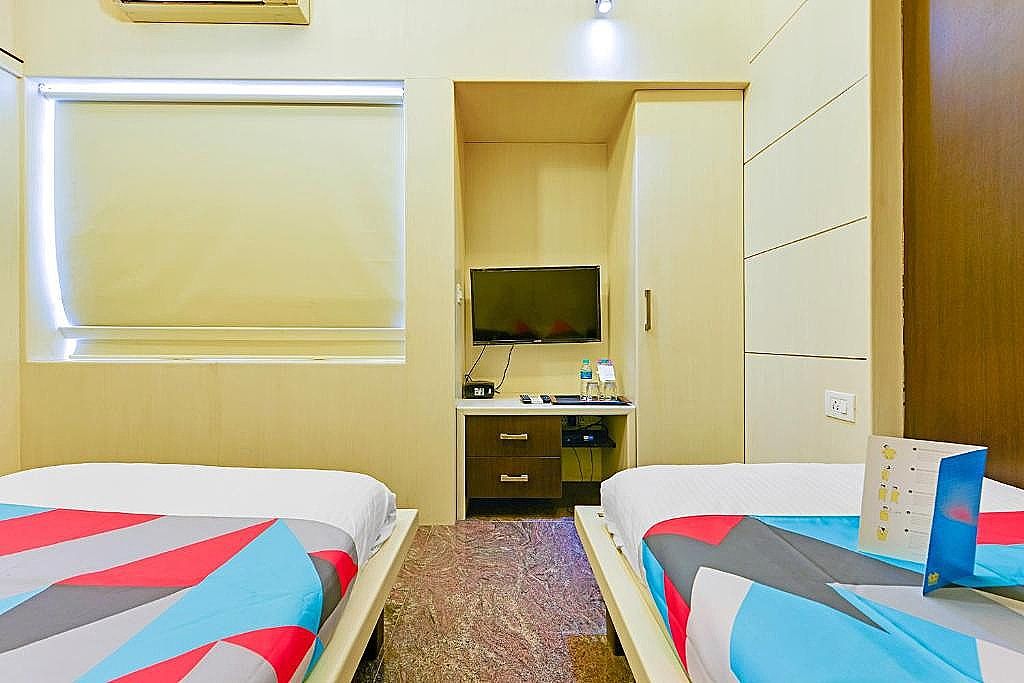 FabHotel B Zone Deluxe Room 4