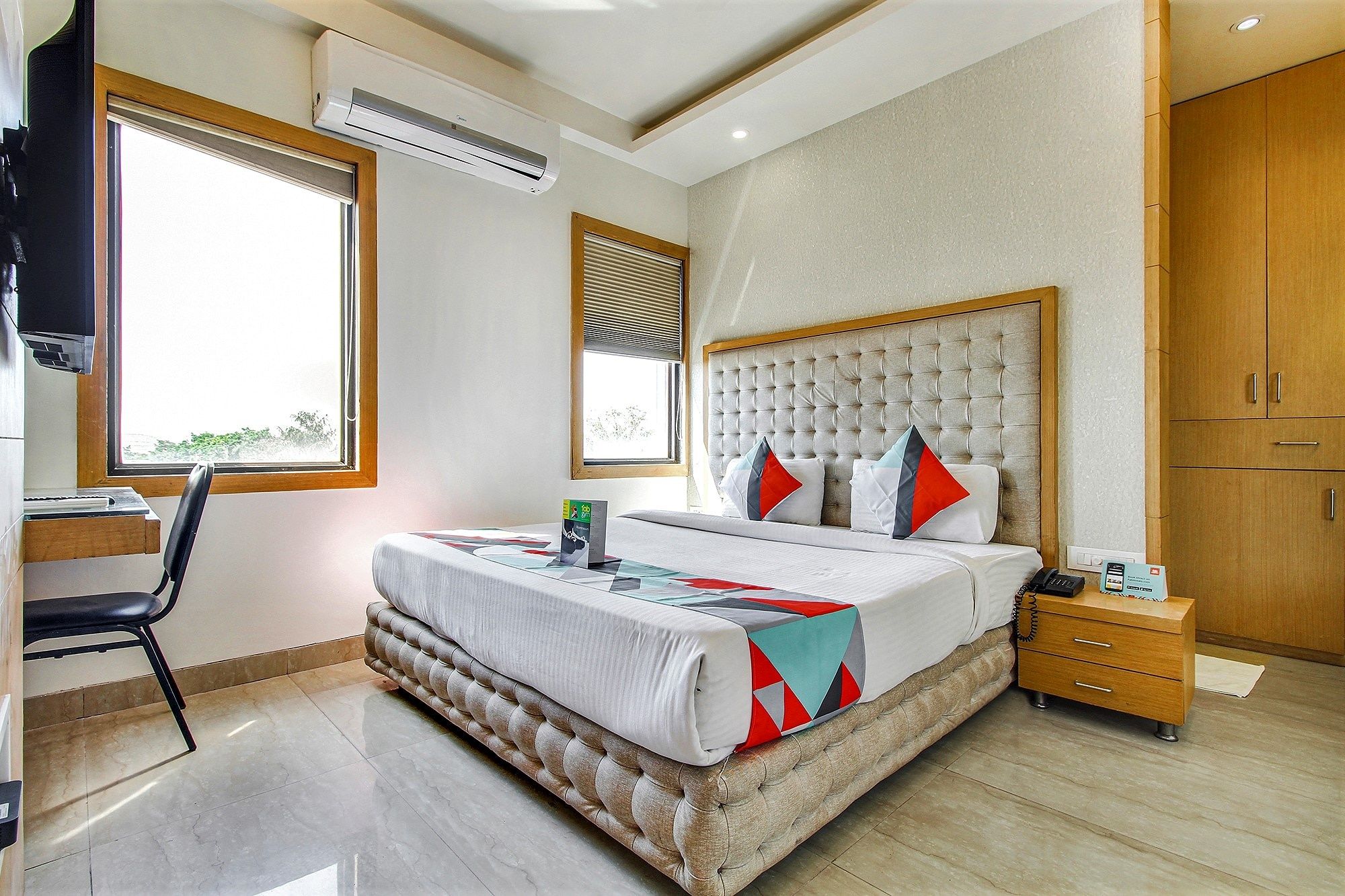 FabHotel Naman Palace Deluxe Double Room 2