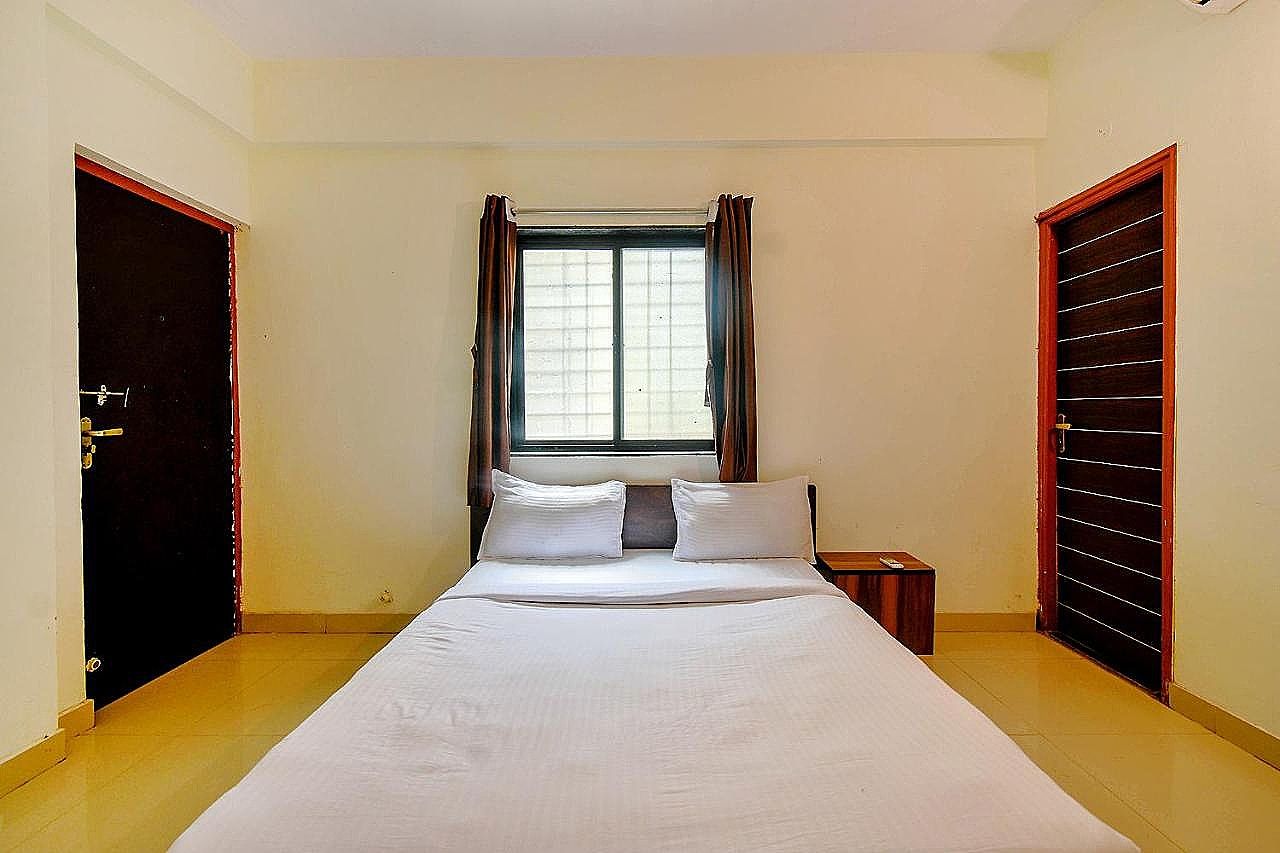 FabHotel SRH Deluxe Room 7