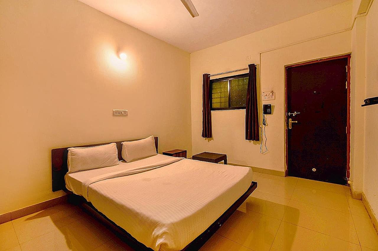 FabHotel SRH Deluxe Room 13