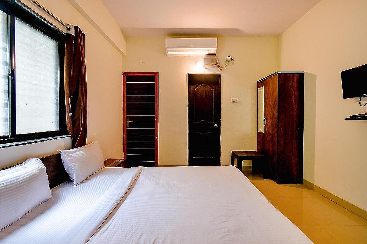 FabHotel SRH Deluxe Room 10