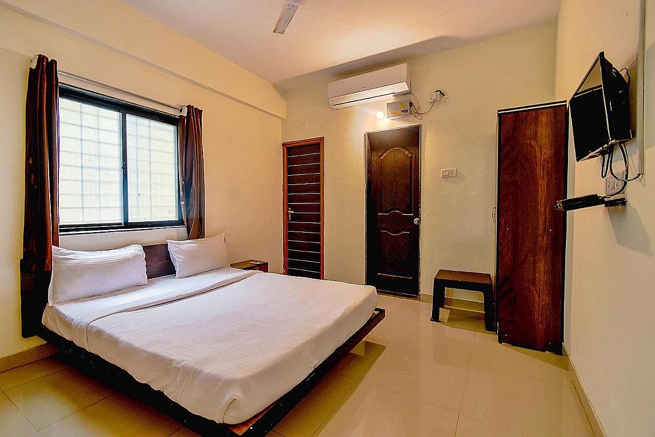 FabHotel SRH Deluxe Room 18